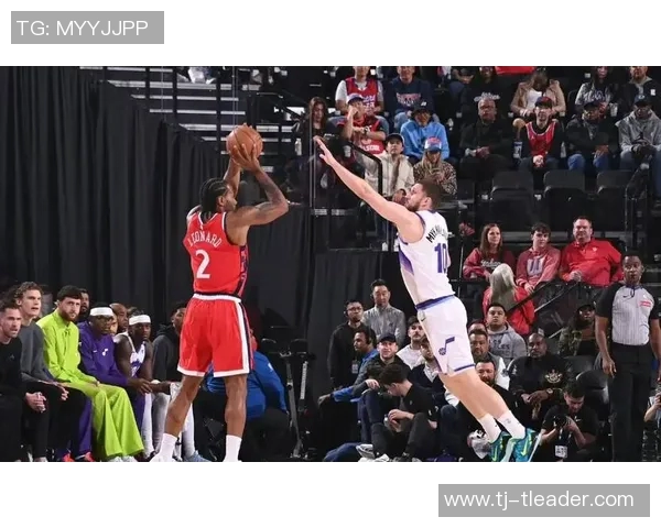 快船与爵士精彩对决回顾球员表现与战术分析全景呈现