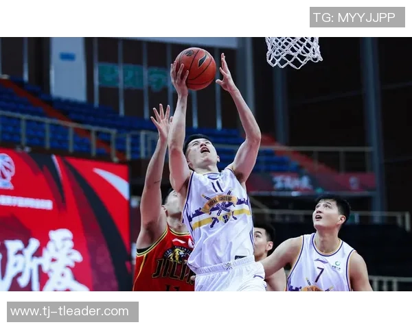 李根的篮球之路：从青涩少年到职业球员的成长历程与奋斗故事