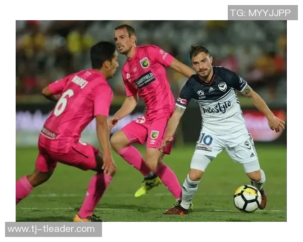 杜克大学与北卡罗来纳大学经典对决比赛录像回顾与精彩瞬间分析