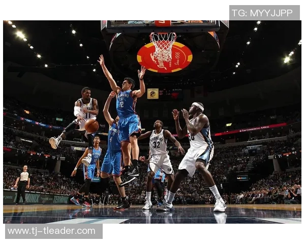 拉塞尔对决76人展现精彩篮球盛宴引发球迷热议 拉塞尔对决76人展现精彩篮球盛宴引发球迷热议