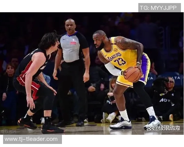 骑士与活塞季后赛第三场激战回顾精彩瞬间与关键时刻分析 骑士与活塞季后赛第三场激战回顾精彩瞬间与关键时刻分析