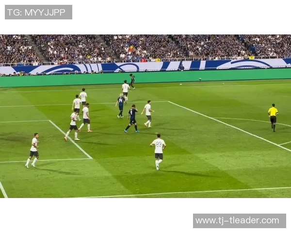 哈德斯联队迎战加迪夫城期待激烈对抗与精彩进球的较量