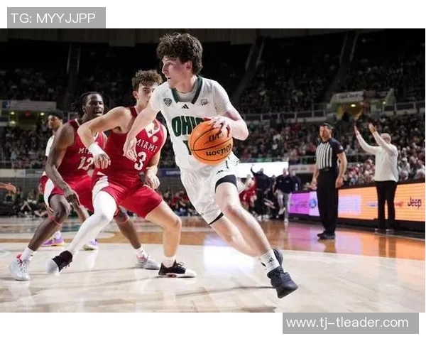 篮球新手必看：力量训练基础与技巧全解析助你快速提升球技MBA