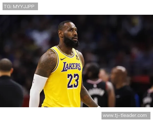 詹姆斯：篮球巨星的传奇之路与辉煌成就的深度解析